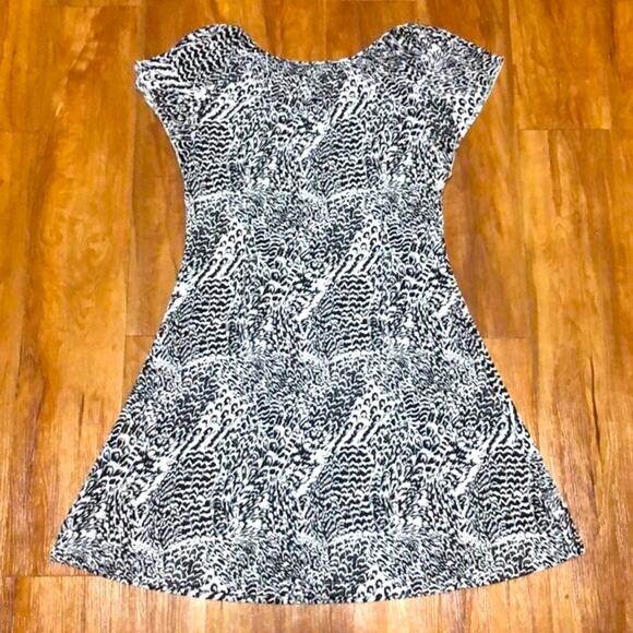 Essentials by Milano Black and White Dress Size Medium - Picture 3 of 9